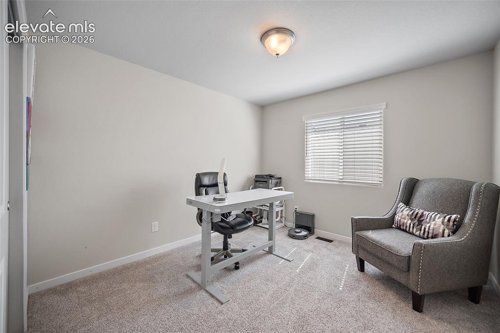 Image 18 of 36: Office