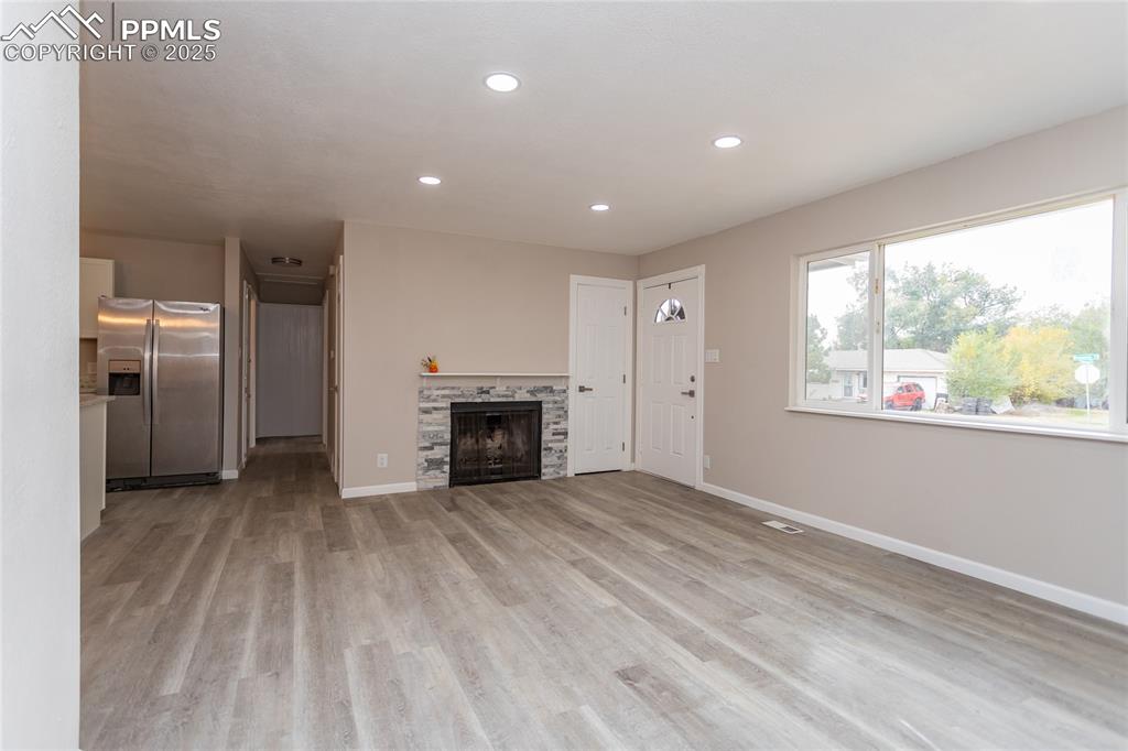 Image 10 of 50: Living Room