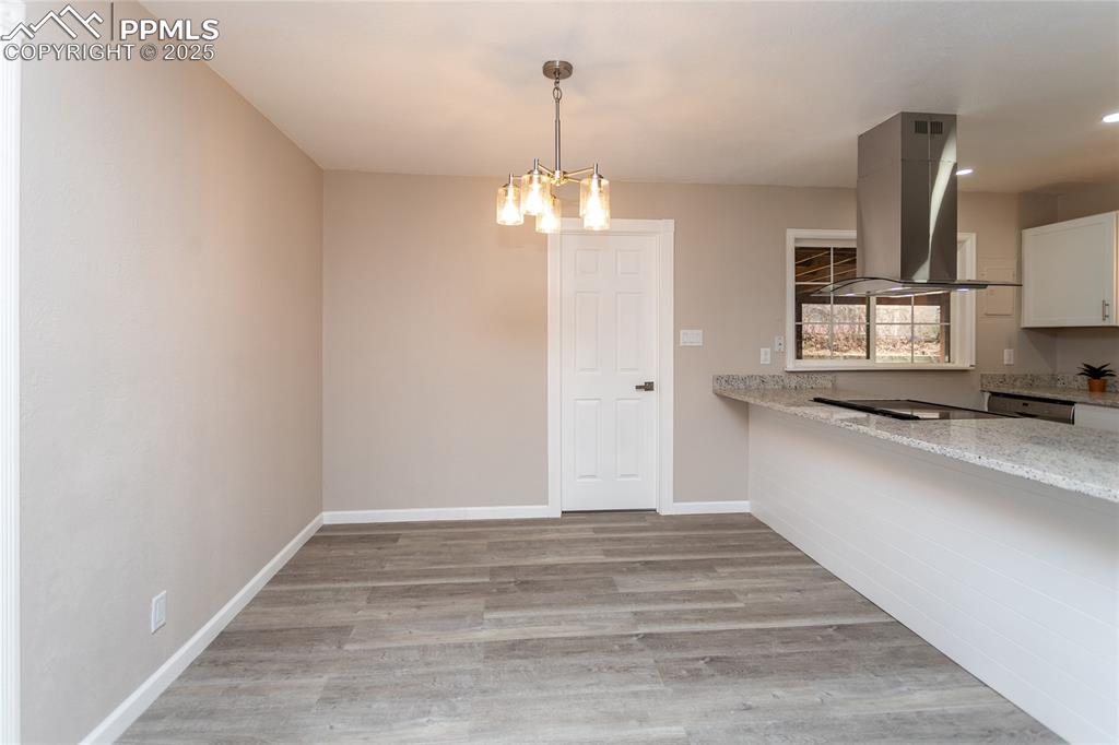 Image 12 of 50: Kitchen