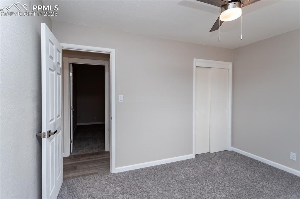 Image 23 of 50: Bedroom