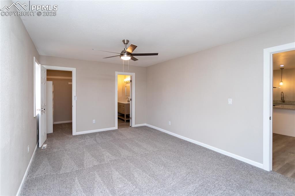 Image 28 of 50: Bedroom