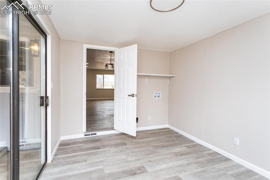 Image 36 of 50: Laundry