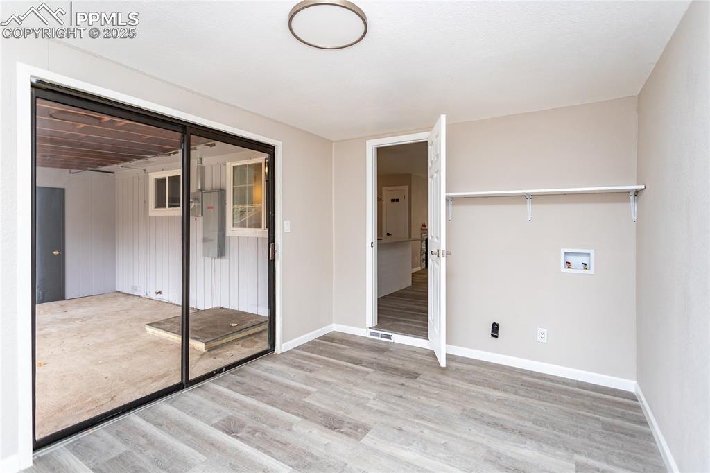 Image 38 of 50: Laundry