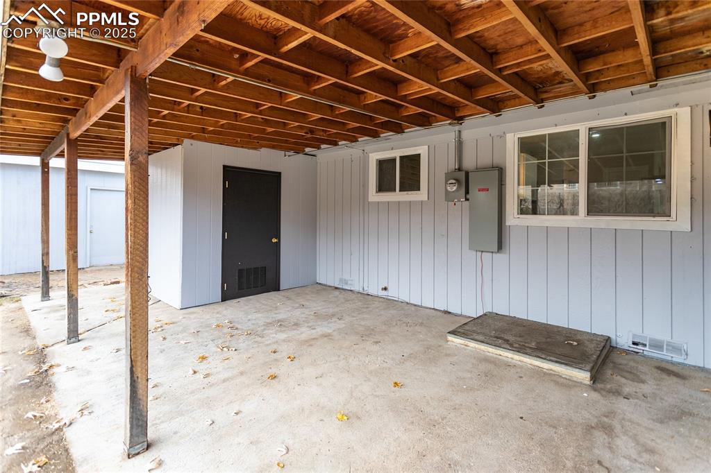 Image 40 of 50: Patio