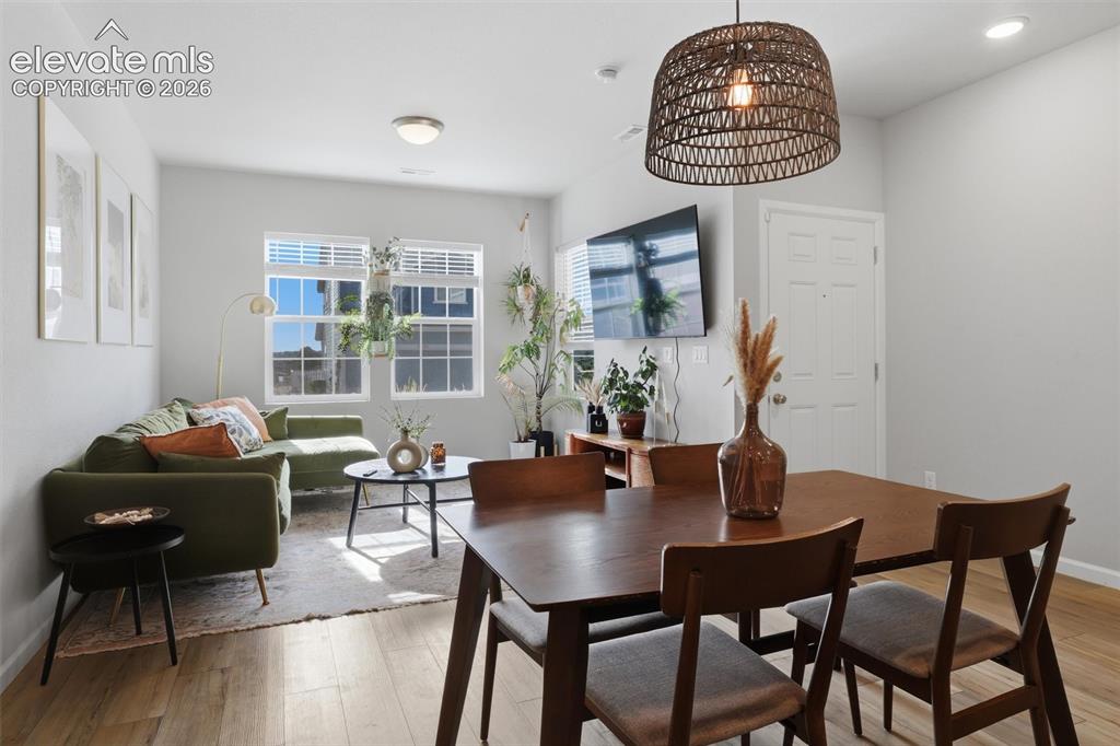 Image 12 of 30: Dining Area
