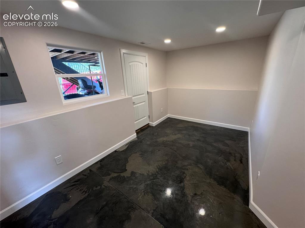 Image 33 of 34: Mud Room