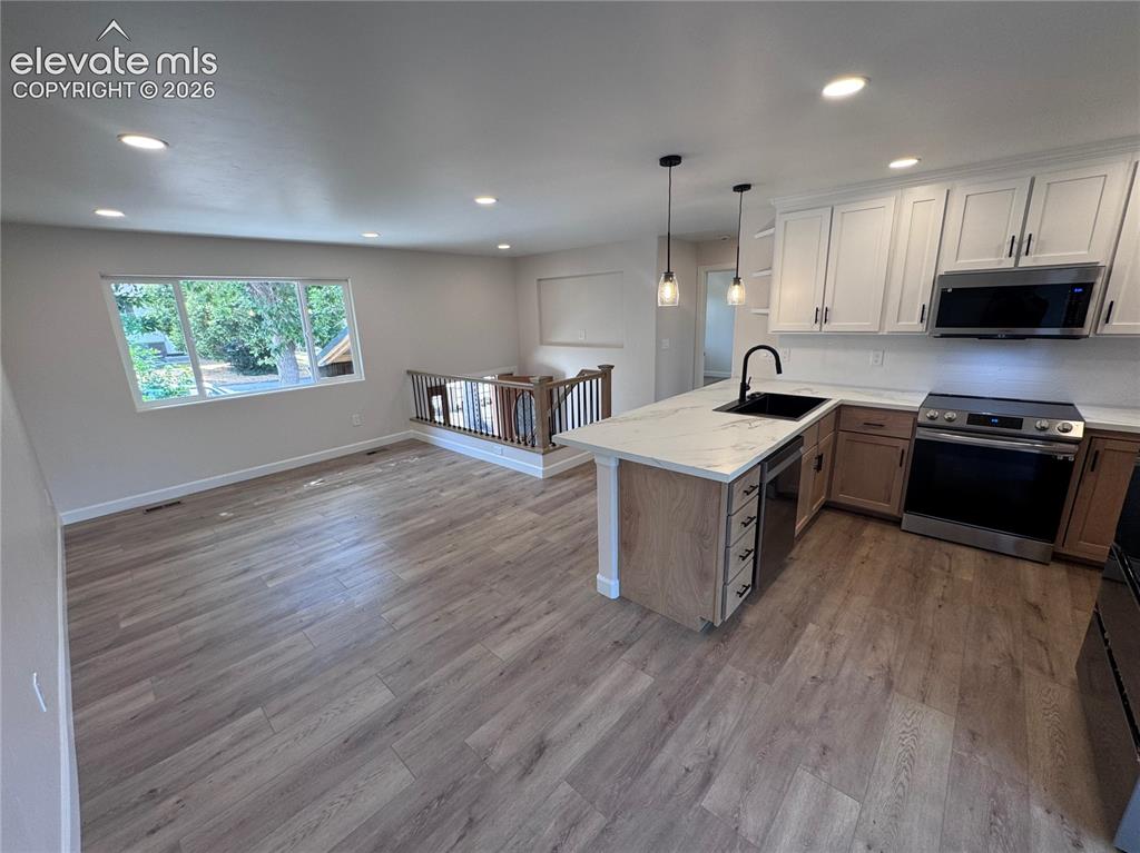 Image 8 of 34: Kitchen