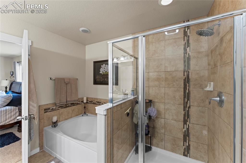 Image 19 of 43: Bathroom