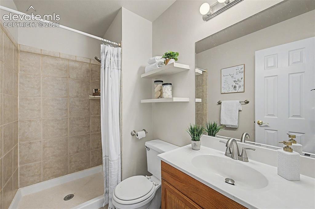 Image 10 of 30: Bathroom