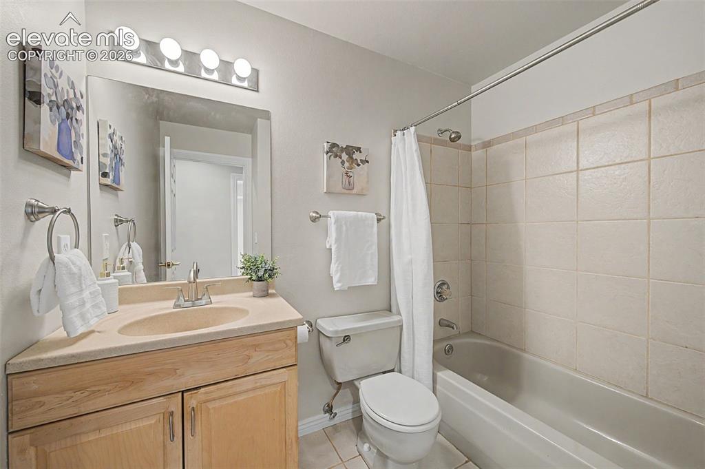 Image 13 of 30: Bathroom