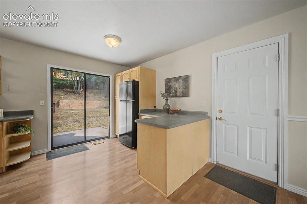 Image 6 of 30: Kitchen