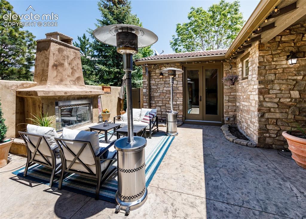 Image 10 of 50: Courtyard