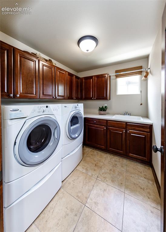 Image 18 of 50: Laundry