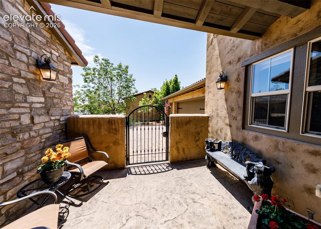 Image 4 of 50: Private gated courtyard