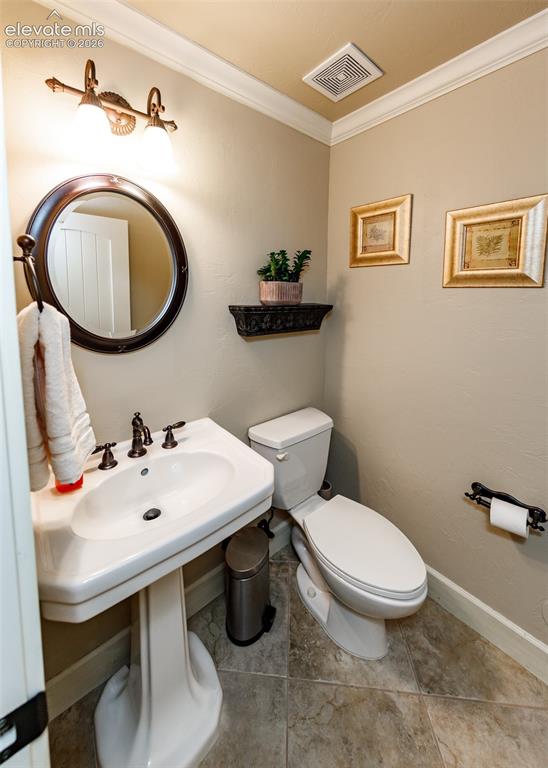 Image 40 of 50: 1/2 bath in Basement