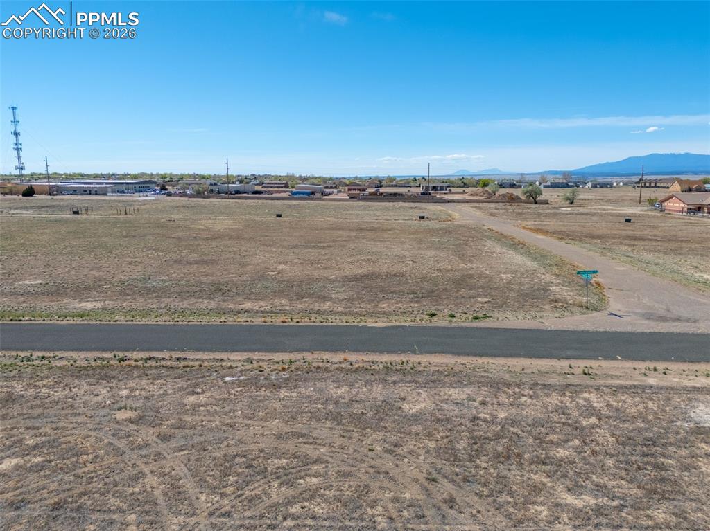 Image 3 of 3: Yard