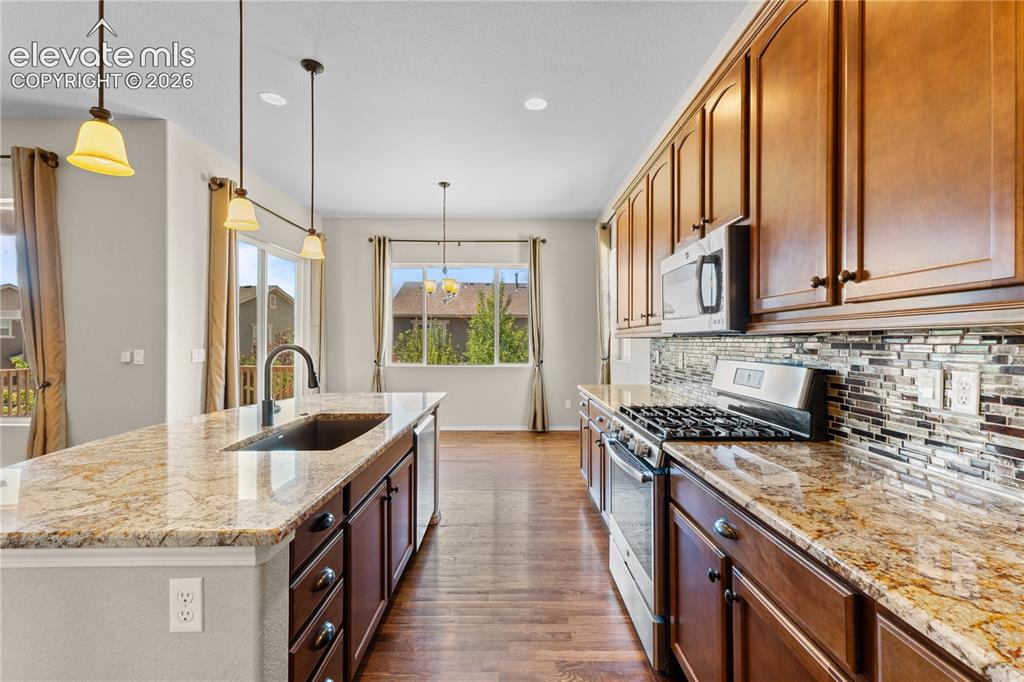 Image 10 of 37: Kitchen