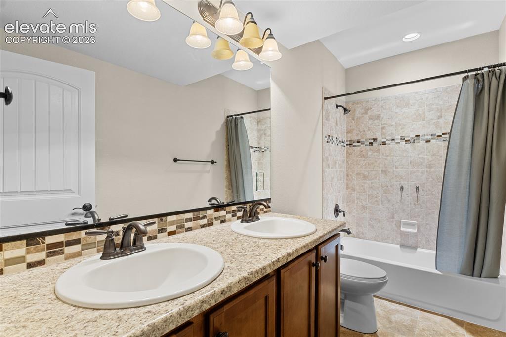 Image 31 of 37: Large full bathroom in the basement, convenient for bedrooms.