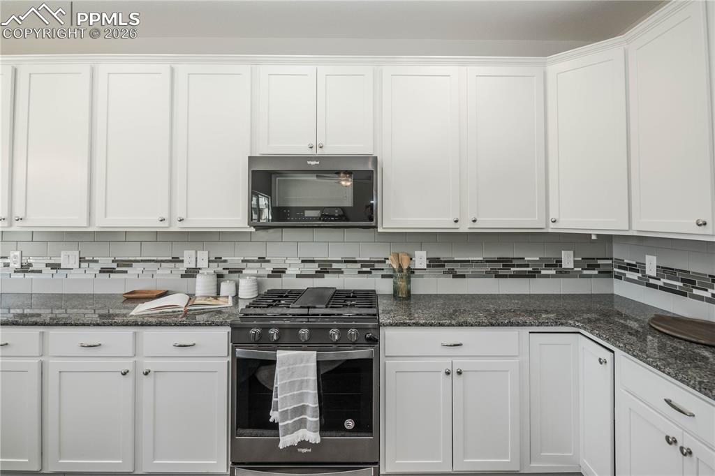 Image 10 of 50: Living Room