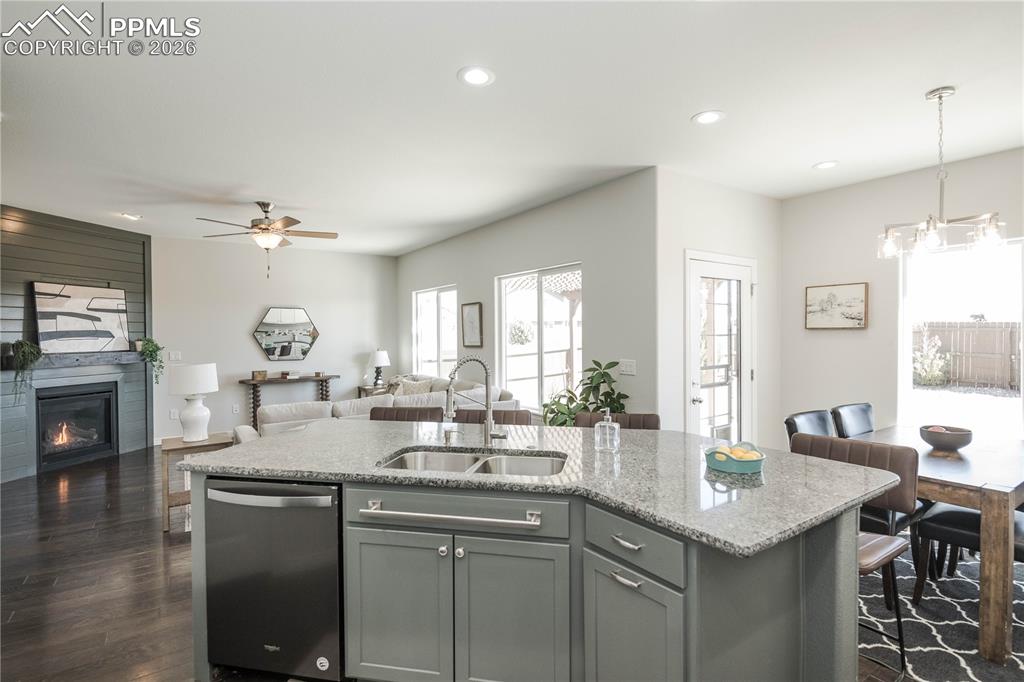 Image 11 of 50: Kitchen