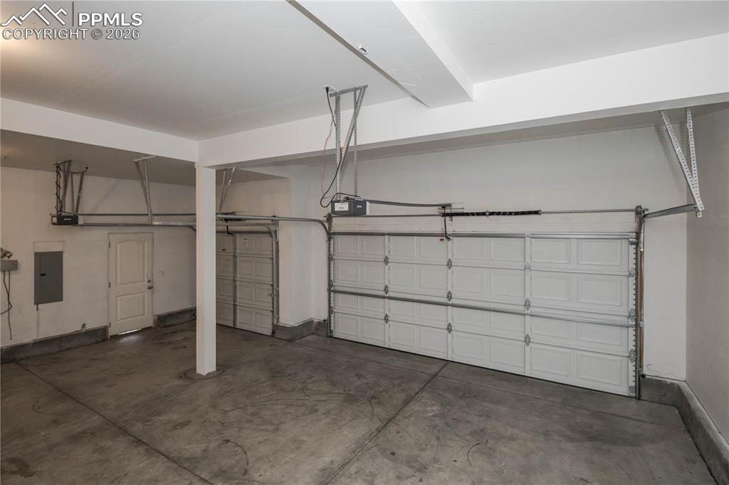 Image 15 of 50: Kitchen