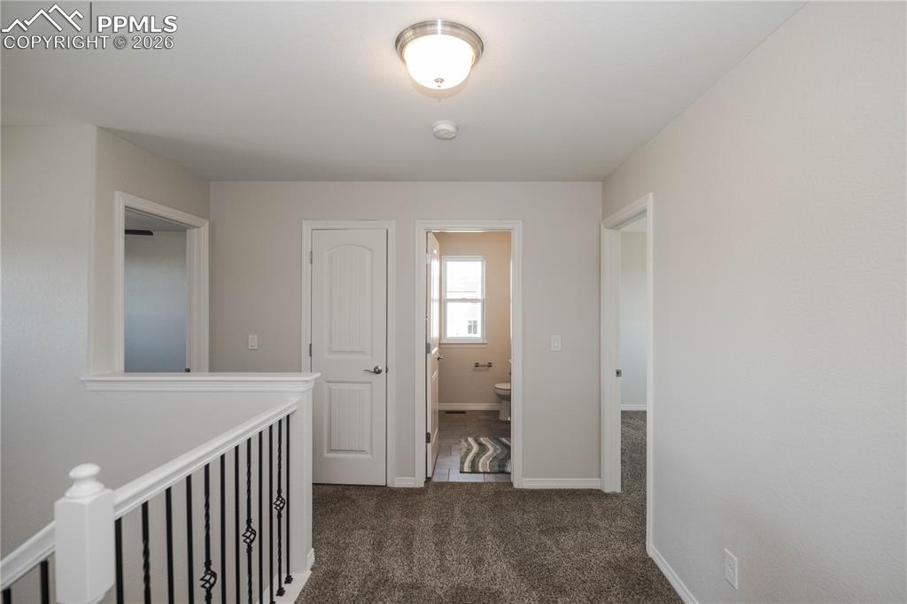 Image 19 of 50: Garage