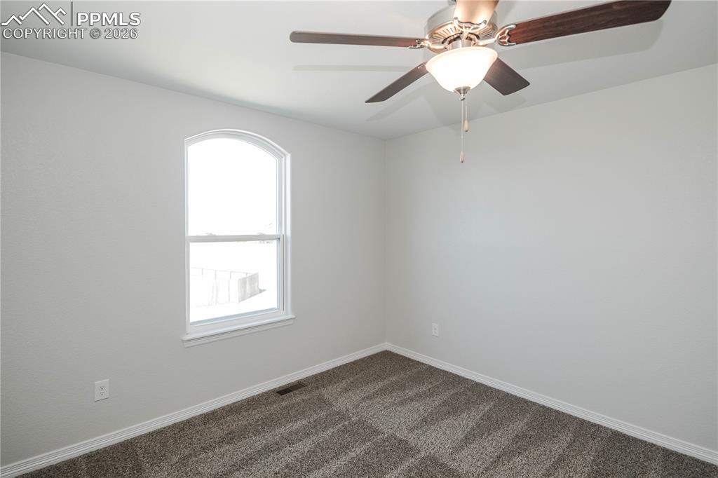 Image 20 of 50: Garage