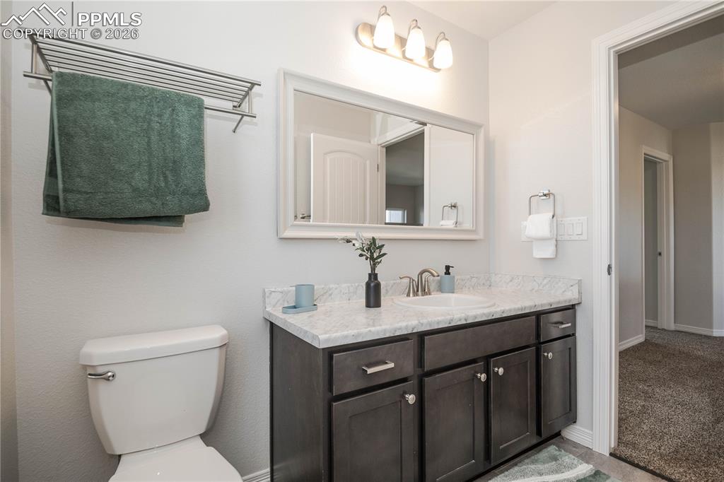 Image 21 of 50: Garage