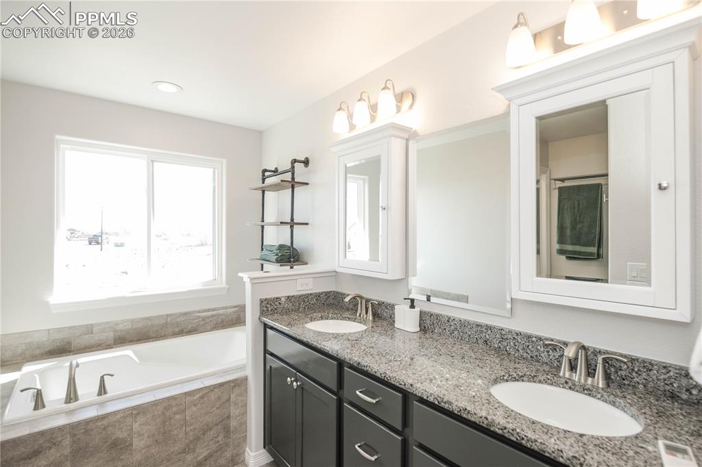 Image 30 of 50: Closet