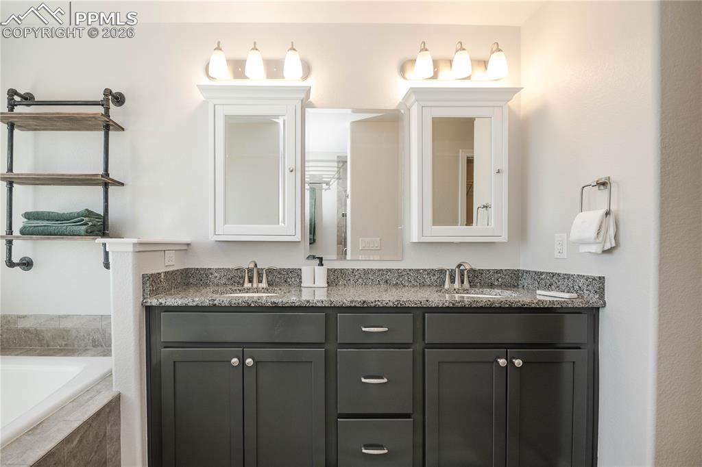 Image 31 of 50: Laundry