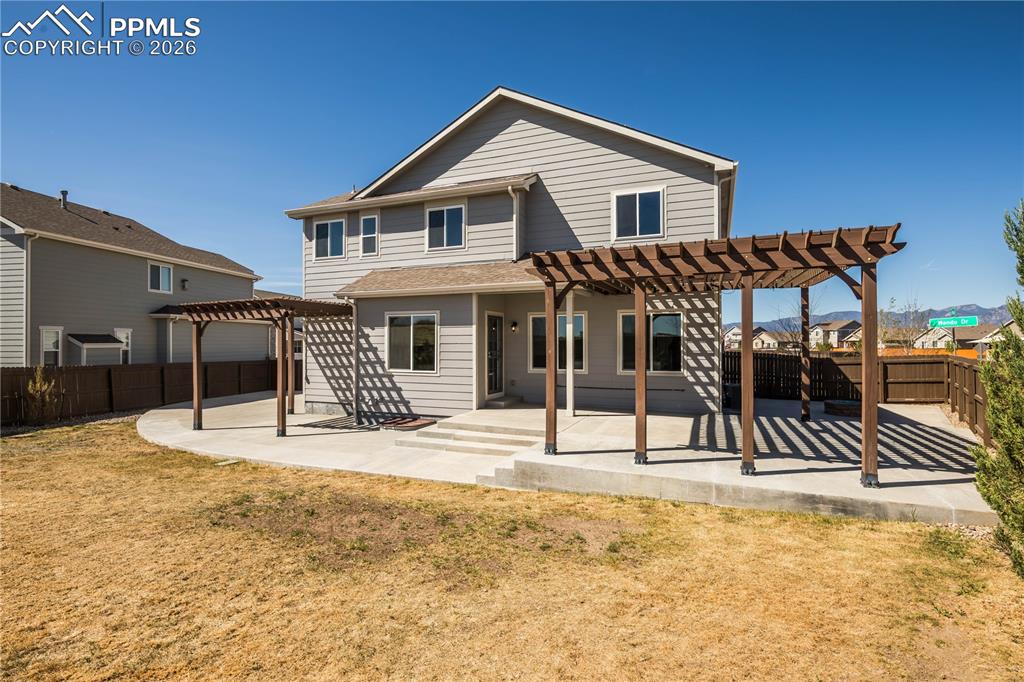 Image 47 of 50: Patio