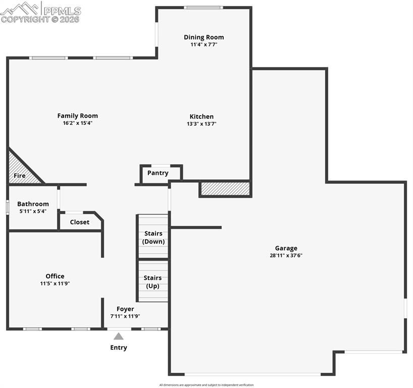 Image 48 of 50: Yard