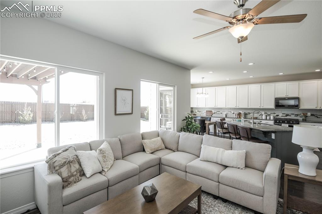 Image 5 of 50: Office