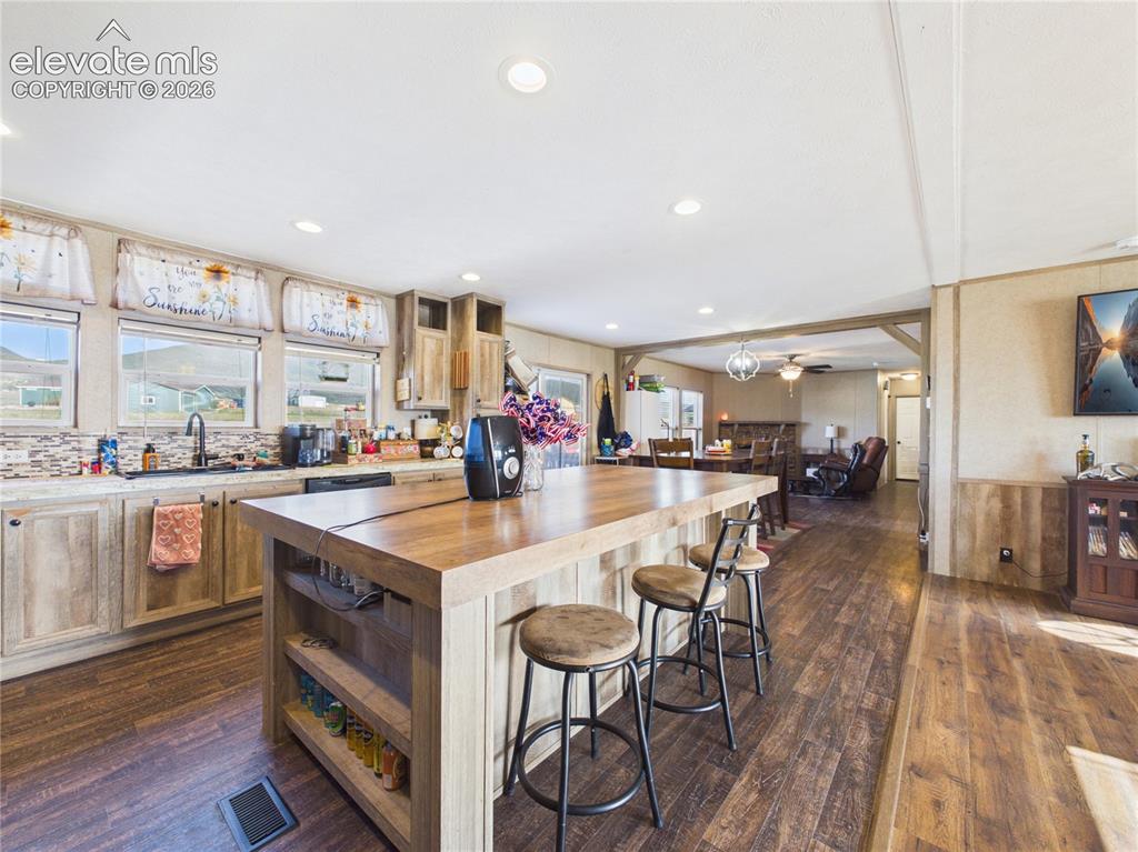 Image 10 of 46: Kitchen
