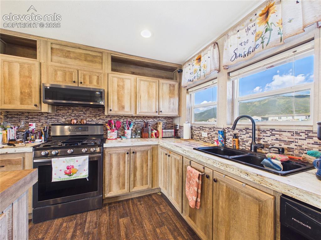 Image 13 of 46: Kitchen