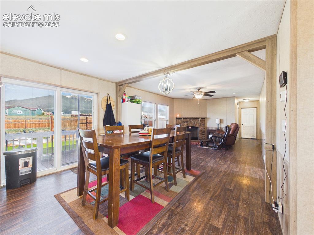 Image 16 of 46: Dining Area