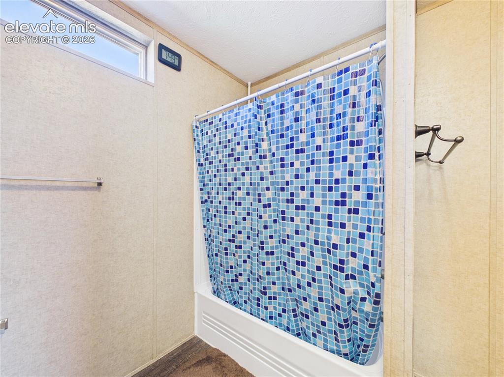 Image 36 of 46: Bathroom