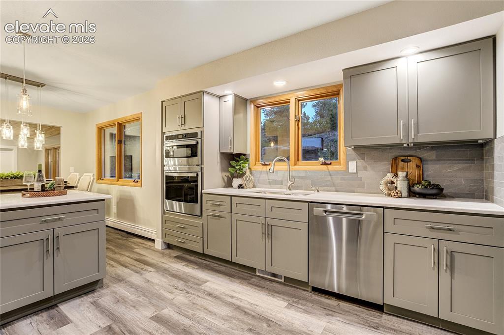 Image 6 of 49: Kitchen