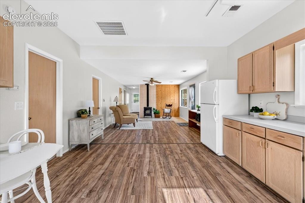 Image 12 of 38: Kitchen