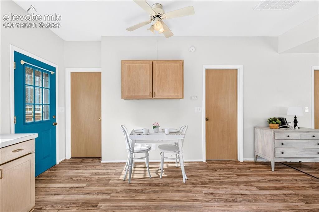 Image 13 of 38: Dining Area