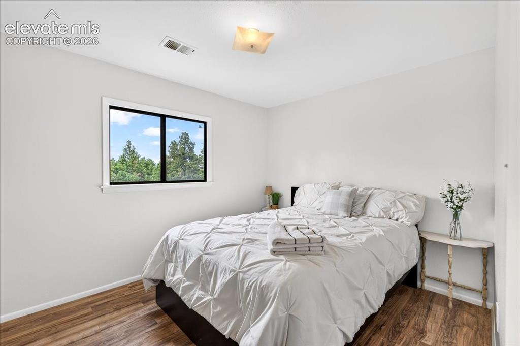 Image 18 of 38: Bedroom