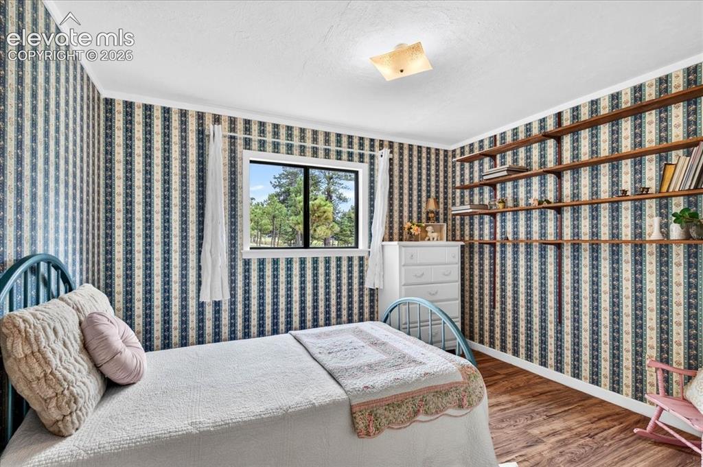 Image 19 of 38: Bedroom