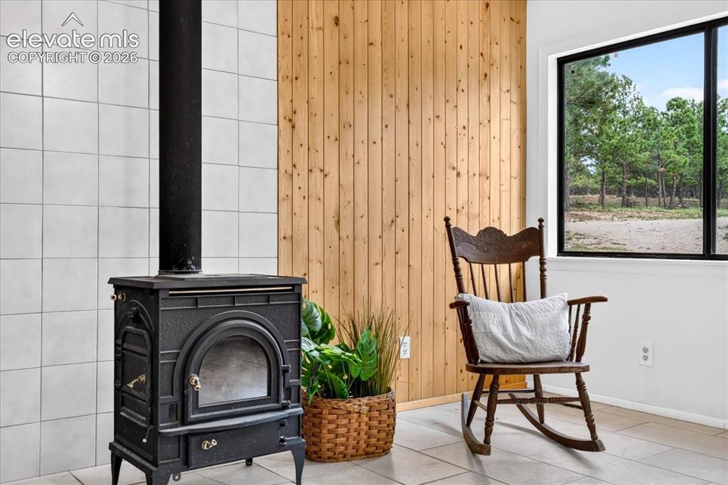 Image 7 of 38: Sitting Room