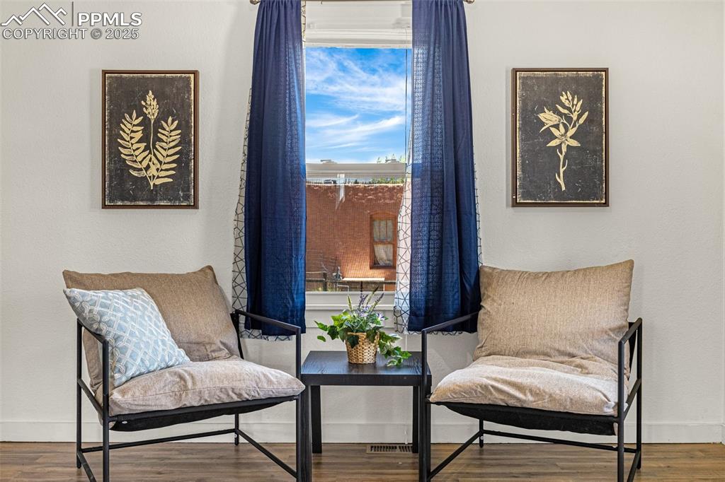Image 11 of 35: Sitting Room