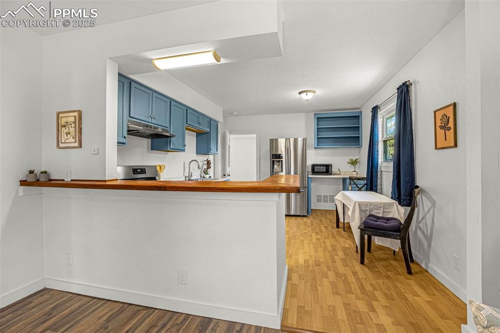 Image 13 of 35: Kitchen
