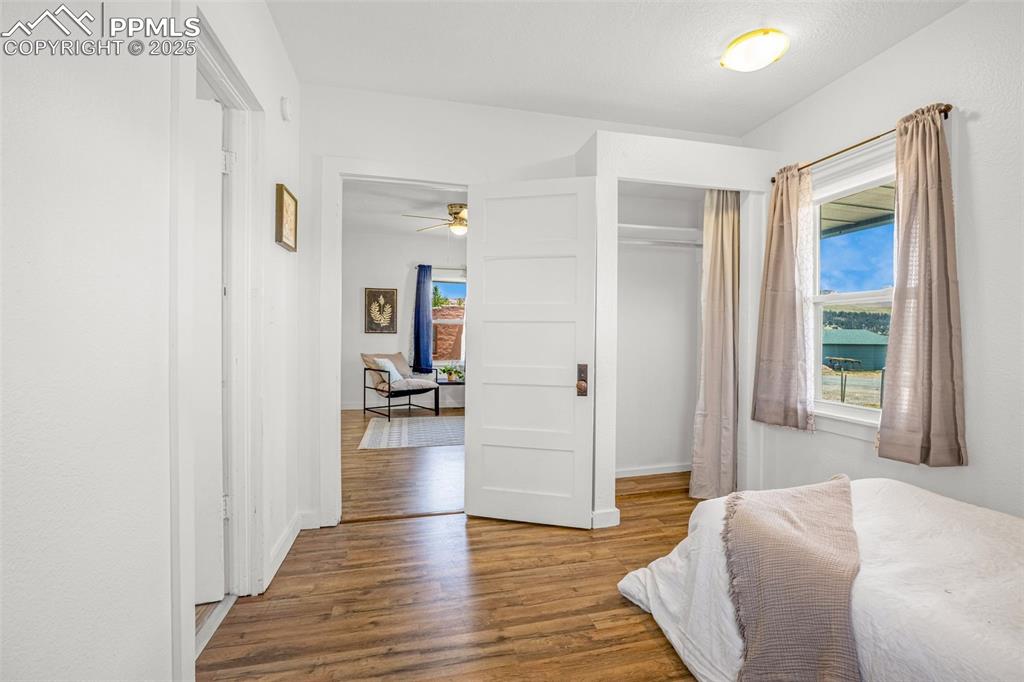 Image 18 of 35: Bedroom