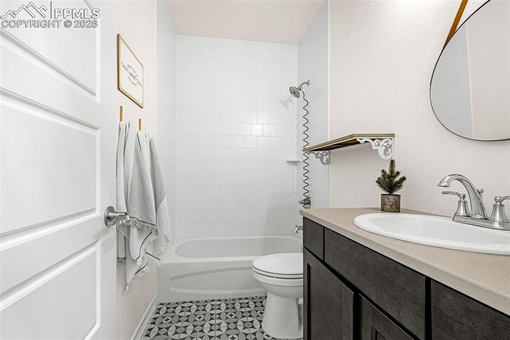 Image 15 of 44: Bathroom