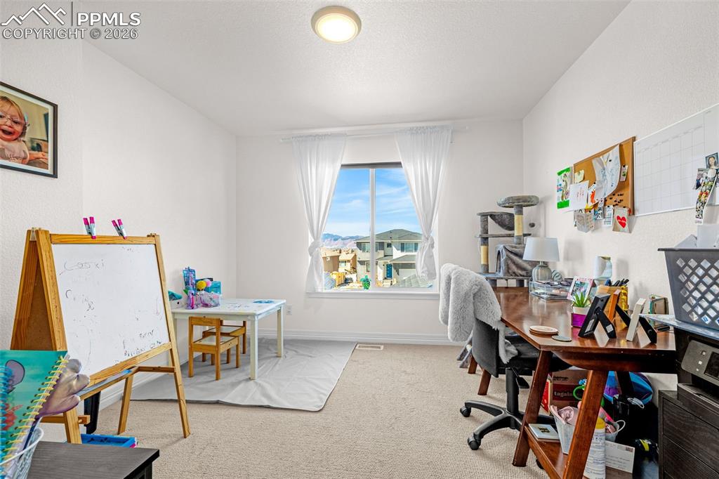 Image 21 of 44: Office