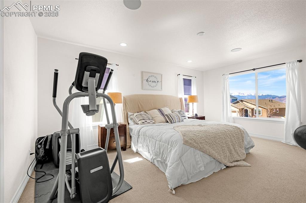 Image 22 of 44: Bedroom