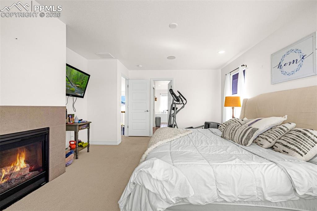 Image 24 of 44: Bedroom